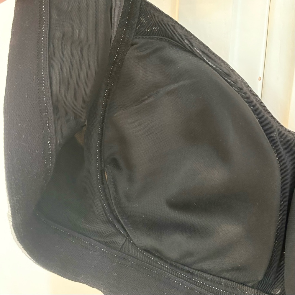 Lululemon Ta Ta Tamer II Hyper Stripe Angel Wing / Black 34C - Picture 11 of 12